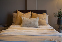 Cargar imagen en el visor de la galería, Cojín Match Lotus