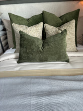 Cargar imagen en el visor de la galería, Cojín Olivo L