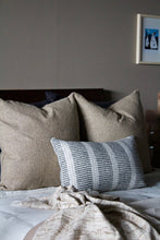 Cargar imagen en el visor de la galería, Cojín Merino D