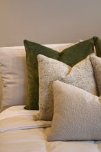 Cargar imagen en el visor de la galería, Cojín Match Lotus