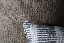 Cargar imagen en el visor de la galería, Cojín Merino D
