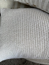 Cargar imagen en el visor de la galería, Cojín Rayos I