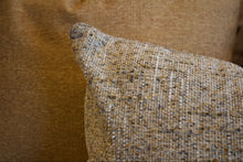 Cargar imagen en el visor de la galería, Cojín Match Lotus