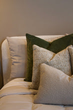 Cargar imagen en el visor de la galería, Cojín Love S