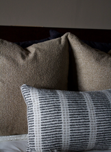 Cargar imagen en el visor de la galería, Cojín Merino D