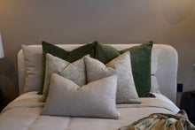 Cargar imagen en el visor de la galería, Cojín Love S