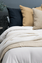 Cargar imagen en el visor de la galería, Blanket Crema Tejido de Arroz