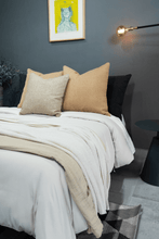 Cargar imagen en el visor de la galería, Cojín Zenith Negro