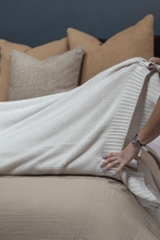 Cargar imagen en el visor de la galería, Blanket Crema Tejido de Arroz