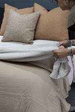 Cargar imagen en el visor de la galería, Colcha Caqui De Gasa 100% Algodón