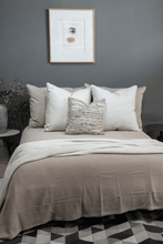 Cargar imagen en el visor de la galería, Colcha Caqui Estructura 100% Algodón