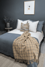 Cargar imagen en el visor de la galería, Frazada Camel con Cuadros Azules