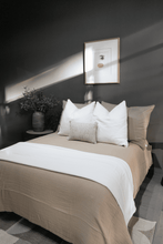 Cargar imagen en el visor de la galería, Colcha Crema Estructura 100% Algodón