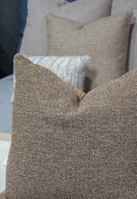 Cargar imagen en el visor de la galería, Cojín Camel Curl