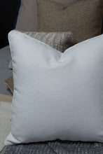 Cargar imagen en el visor de la galería, Cojín Coconut Z