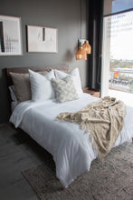 Cargar imagen en el visor de la galería, Frazadas Brillosas