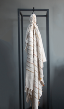 Cargar imagen en el visor de la galería, Frazada Rayas Tejidas