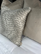 Cargar imagen en el visor de la galería, Cojín Dusk Grey