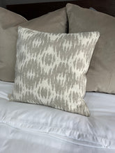 Cargar imagen en el visor de la galería, Cojín Ivory S