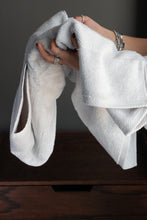 Cargar imagen en el visor de la galería, Toalla Gris Claro