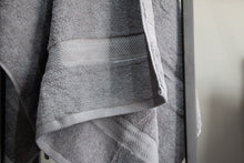 Cargar imagen en el visor de la galería, Toalla Gris Obscuro