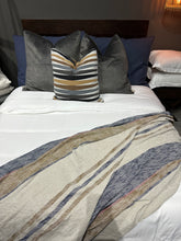 Cargar imagen en el visor de la galería, Cojín Charcoal F