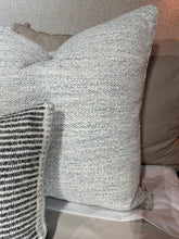 Cargar imagen en el visor de la galería, Cojín Merino C