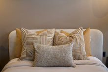 Cargar imagen en el visor de la galería, Cojín Cognac C