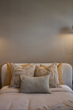 Cargar imagen en el visor de la galería, Cojín Cognac C