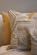 Cargar imagen en el visor de la galería, Cojín Cognac C