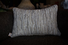 Cargar imagen en el visor de la galería, Cojín Ecru K