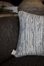 Cargar imagen en el visor de la galería, Cojín Ecru K