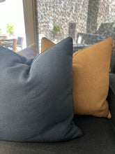 Cargar imagen en el visor de la galería, Cojín Nala Navy
