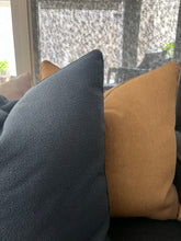 Cargar imagen en el visor de la galería, Cojín Nala Navy