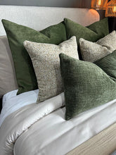 Cargar imagen en el visor de la galería, Cojín Terciopelo Olive