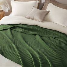 Cargar imagen en el visor de la galería, Colcha Waffle Verde Olivo 100% Algodón