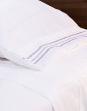 Cargar imagen en el visor de la galería, Sábana Blanca con Bordado Gris Plata