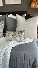 Cargar imagen en el visor de la galería, Cojín Gris Claro Element (tela)