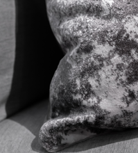 Cargar imagen en el visor de la galería, Cojín Urano