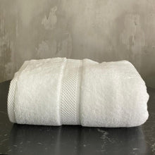 Cargar imagen en el visor de la galería, Toalla Blanca