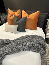 Cargar imagen en el visor de la galería, Cojin Nickel W