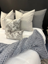 Cargar imagen en el visor de la galería, Cojín Urano