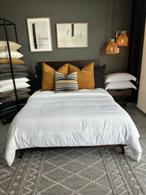 Cargar imagen en el visor de la galería, Cojín Curry F