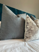 Cargar imagen en el visor de la galería, Cojín Gris Oscuro Element (tela)