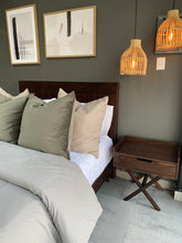 Cargar imagen en el visor de la galería, Cojín Charcoal (Terciopelo)