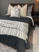 Cargar imagen en el visor de la galería, Cojín Urano