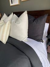 Cargar imagen en el visor de la galería, Cojín Zenith Negro