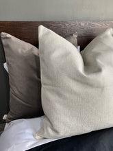 Cargar imagen en el visor de la galería, Cojín Mocha (Terciopelo)