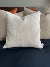 Cargar imagen en el visor de la galería, Cojín Breton Ivory