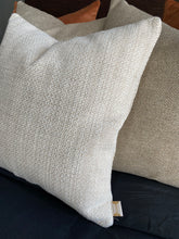 Cargar imagen en el visor de la galería, Cojín Breton Ivory
